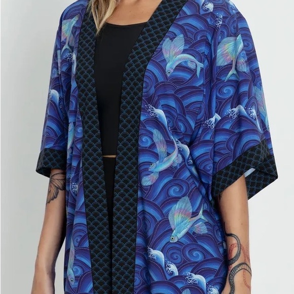 Blackmilk Flying Fish Robe - Picture 3 of 3